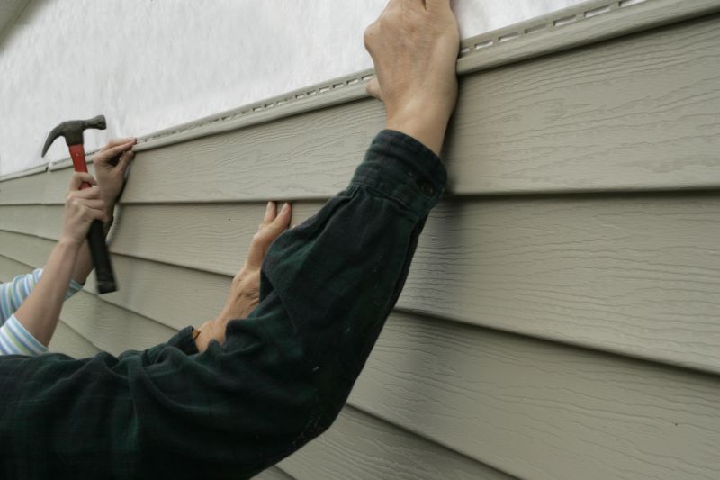 Installing Vinyl Siding on a Home